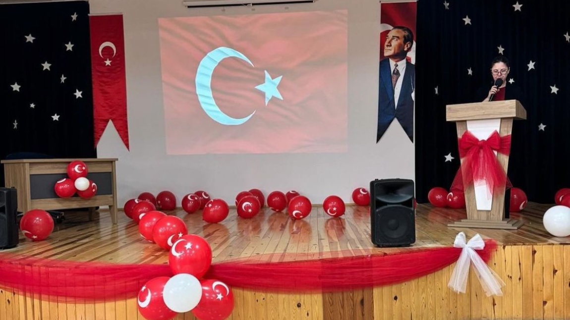 12 Mart İstiklal Marşı'nın Kabulü ve Mehmet Akif Ersoy'u Anma Günü Okulumuzda Kutlandı